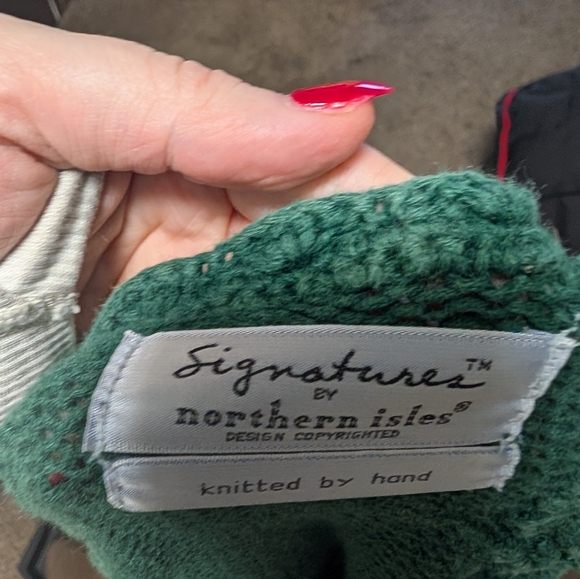 Signature by Northern Isles Hand Knit Sweater | Small | 3/4 Sleeve - Picture 12 of 13